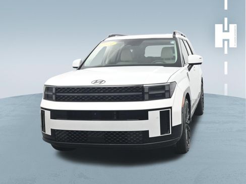 Used 2024 Hyundai Santa Fe Calligraphy FWD image 2