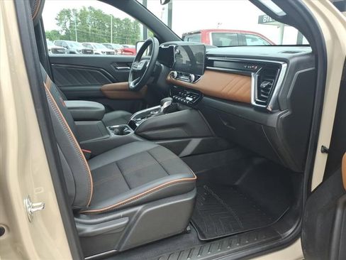 Used 2024 GMC Canyon AT4 w/ Canyon Safety Plus Package AWD/4WD image 11