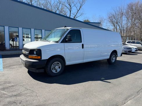 Used 2017 Chevrolet Express 2500 Extended image 2
