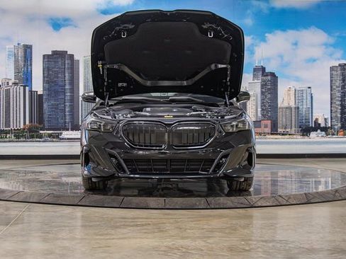 New 2026 BMW 550e xDrive w/ Premium Package image 4