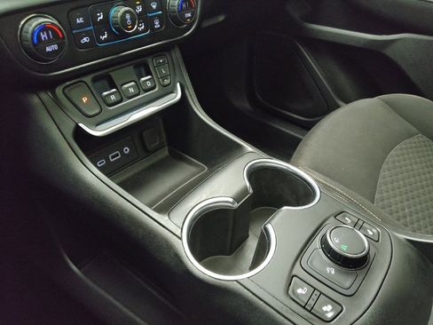 Used 2018 GMC Terrain SLE w/ Driver Convenience Package image 26