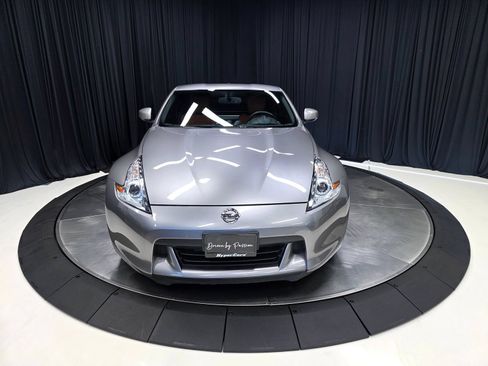 Used 2009 Nissan 370Z Touring w/ Sport Pkg RWD image 9