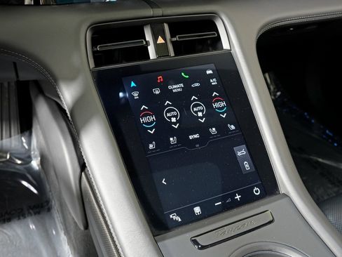 Used 2024 Porsche Taycan 4S w/ Premium Package image 31