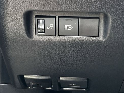 Used 2025 Toyota RAV4 XLE FWD image 17