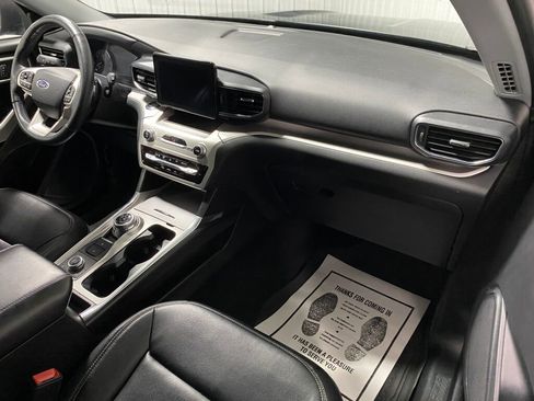 Used 2021 Ford Explorer XLT w/ Equipment Group 202A image 7