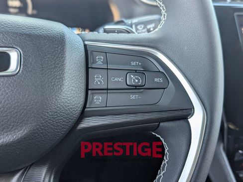 Used 2024 Jeep Grand Cherokee Laredo AWD/4WD image 17