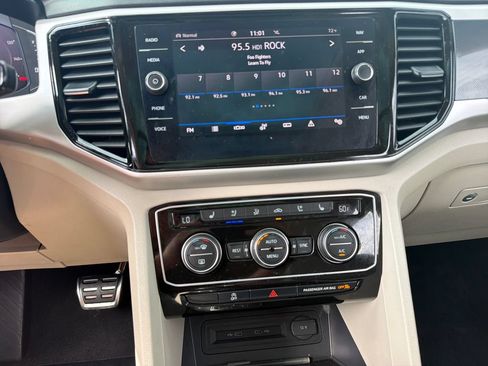 Certified 2023 Volkswagen Atlas SEL Premium AWD/4WD image 16