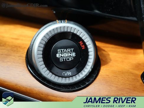 Used 2024 Jeep Grand Wagoneer L Series III AWD/4WD image 36