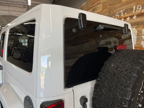 Used 2017 Jeep Wrangler Rubicon AWD/4WD image 20