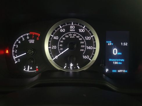 Used 2022 Toyota Corolla LE image 23