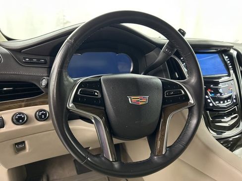 Used 2020 Cadillac Escalade Premium Luxury image 8