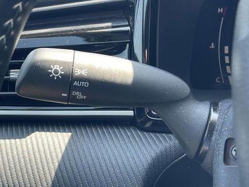 Used 2025 Toyota Camry SE image 23