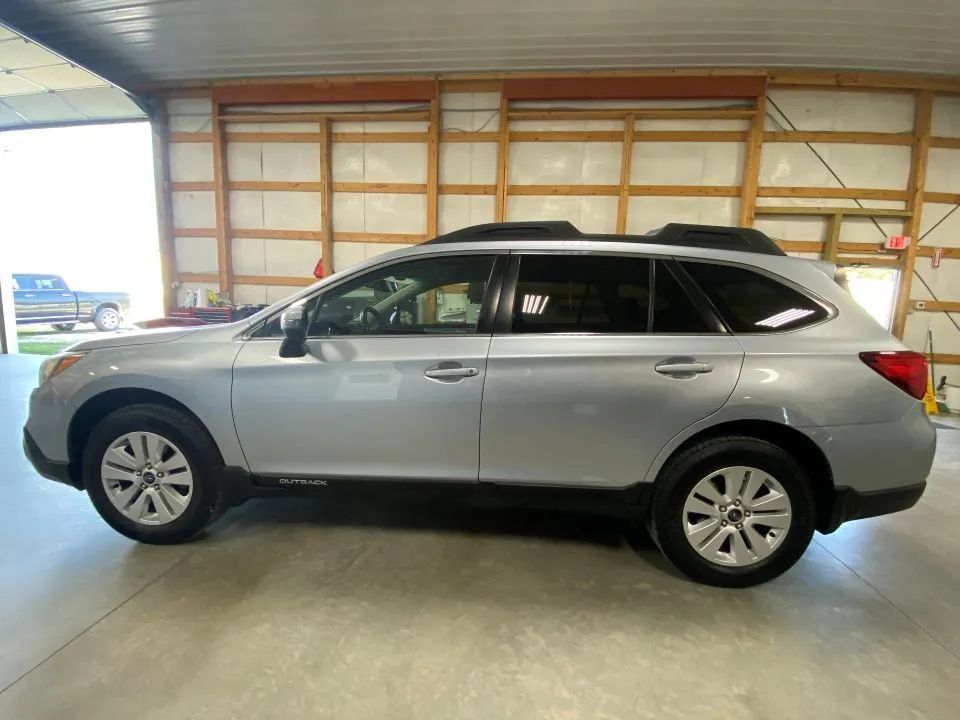 Used 2017 Subaru Outback 2.5i Premium AWD/4WD image 11