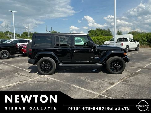 Used 2023 Jeep Wrangler Unlimited Sahara w/ Cold Weather Group AWD/4WD image 15
