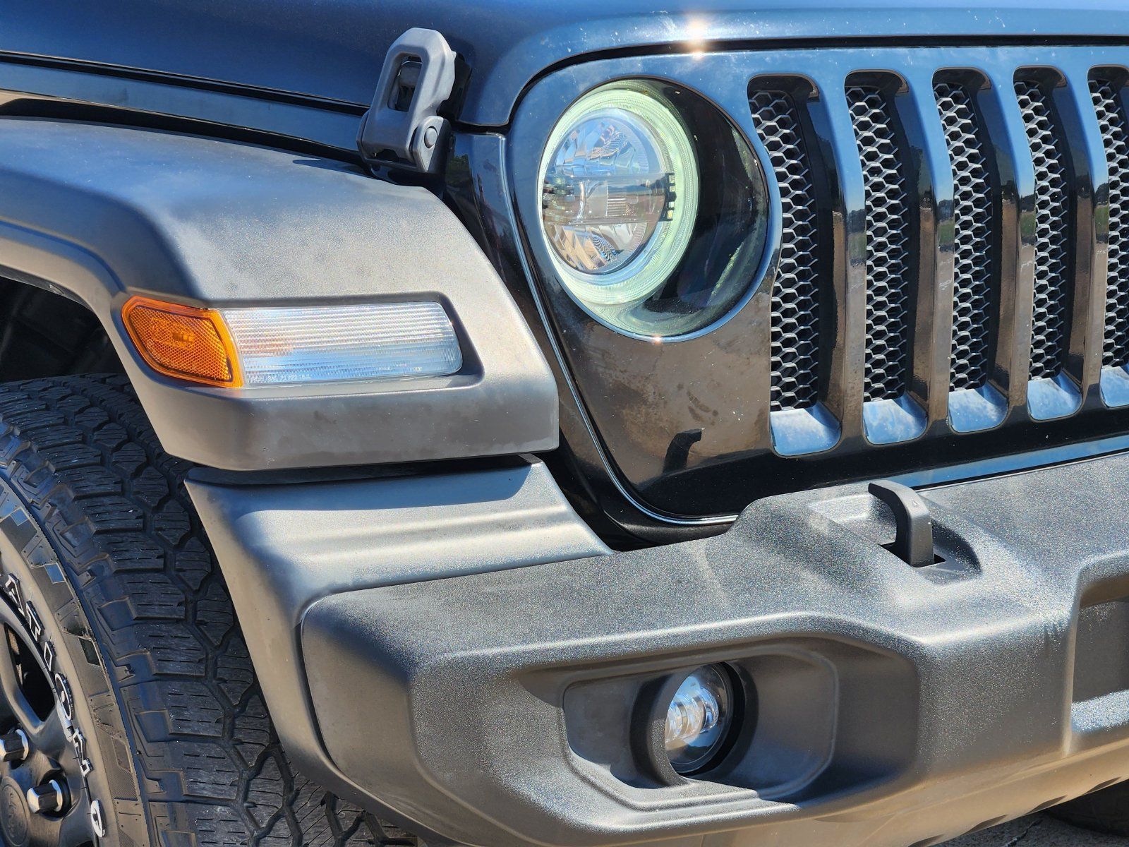 Used 2023 Jeep Wrangler Sport AWD/4WD image 9