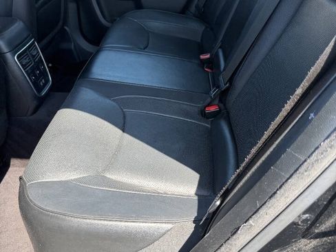 Used 2017 Chrysler 300 C RWD image 11