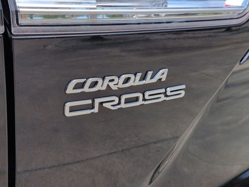 Used 2023 Toyota Corolla Cross LE FWD image 6