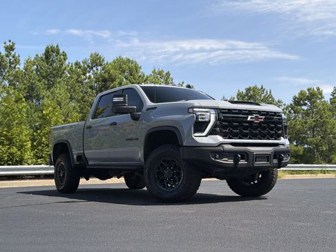 Used 2024 Chevrolet Silverado 2500 ZR2 w/ ZR2 Bison Edition AWD/4WD image 2