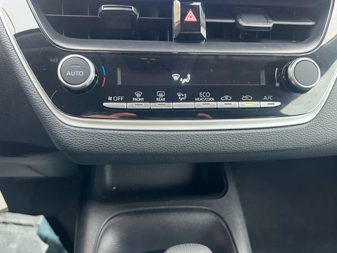 Used 2025 Toyota Corolla LE image 20