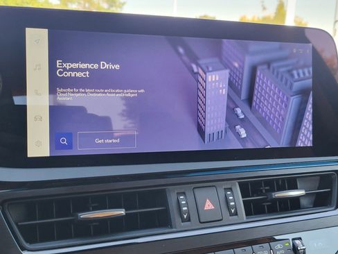 New 2025 Lexus ES 300h w/ Premium Package image 29