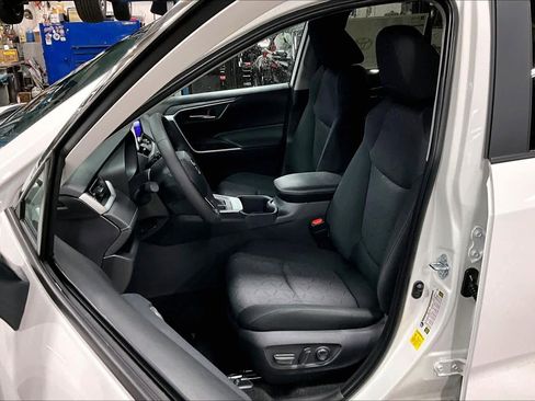 New 2025 Toyota RAV4 XLE image 9