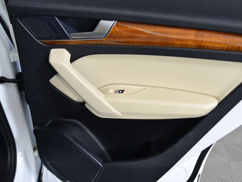 Used 2022 Audi Q5 2.0T Premium image 23