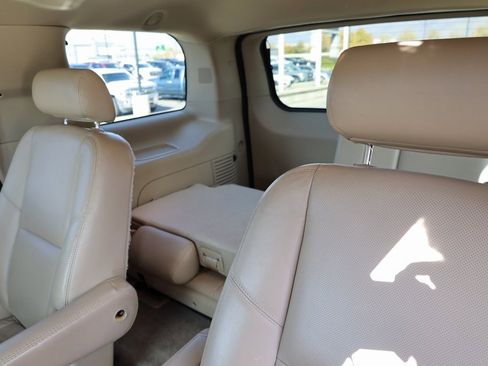Used 2010 Cadillac Escalade Luxury image 18
