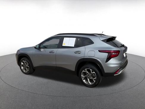 Used 2025 Chevrolet Trax LT image 10