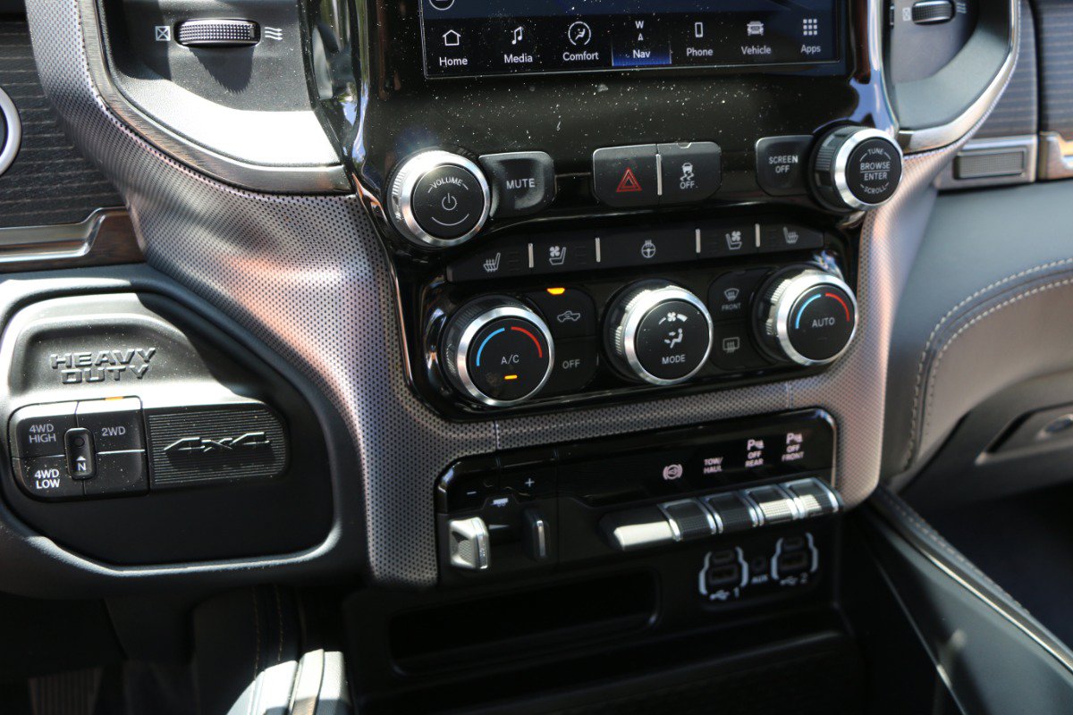 Used 2023 RAM 2500 Limited AWD/4WD image 25