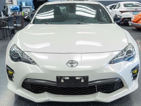 Used 2018 Toyota 86 RWD image 2