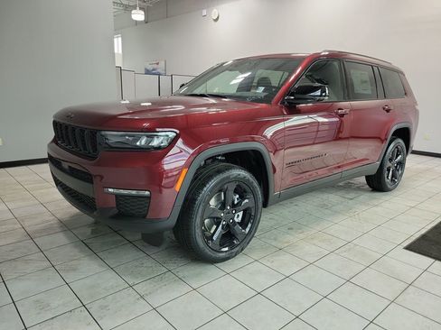 New 2025 Jeep Grand Cherokee L Limited w/ Black Appearance Package AWD/4WD image 2