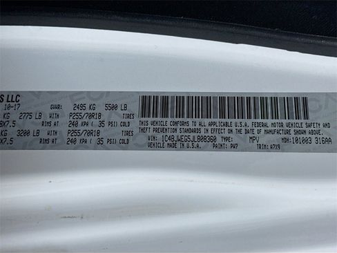 Used 2018 Jeep Wrangler Unlimited Sahara w/ Connectivity Group image 27