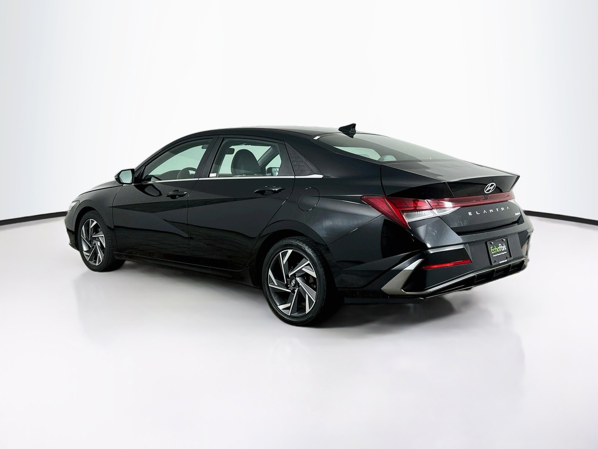 Used 2025 Hyundai Elantra Limited FWD image 5