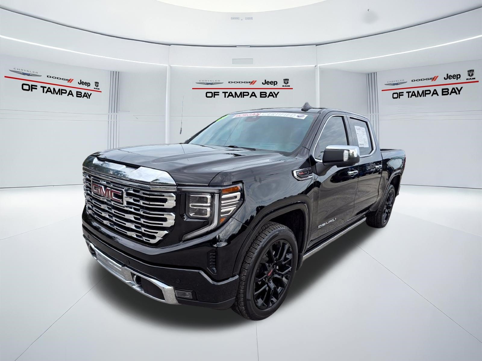 Used 2025 GMC Sierra 1500 Denali AWD/4WD image 2