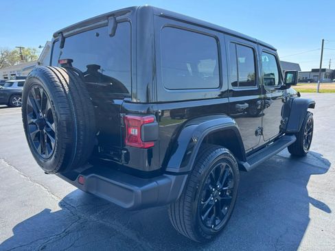 Used 2025 Jeep Wrangler Unlimited Sahara image 3