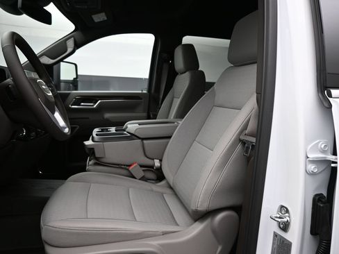 Used 2025 GMC Sierra 3500 SLE w/ SLE Value Package AWD/4WD image 11