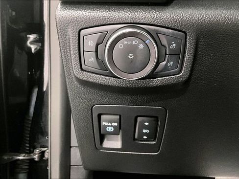 Used 2018 Ford F150 XLT w/ Equipment Group 302A Luxury AWD/4WD image 17