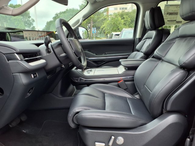 New 2026 Lincoln Navigator Premiere AWD/4WD image 7