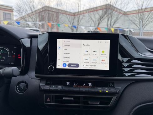 Used 2025 Toyota Camry LE image 18