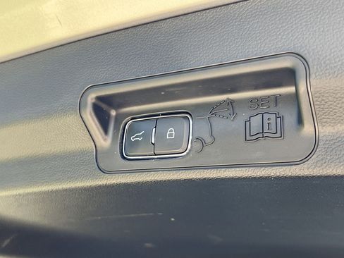 Used 2023 Ford Explorer Platinum w/ Technology Package AWD/4WD image 33