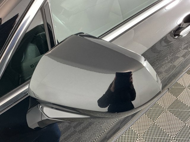 Used 2022 Cadillac XT4 Luxury w/ LPO, ONYX Package AWD/4WD image 10