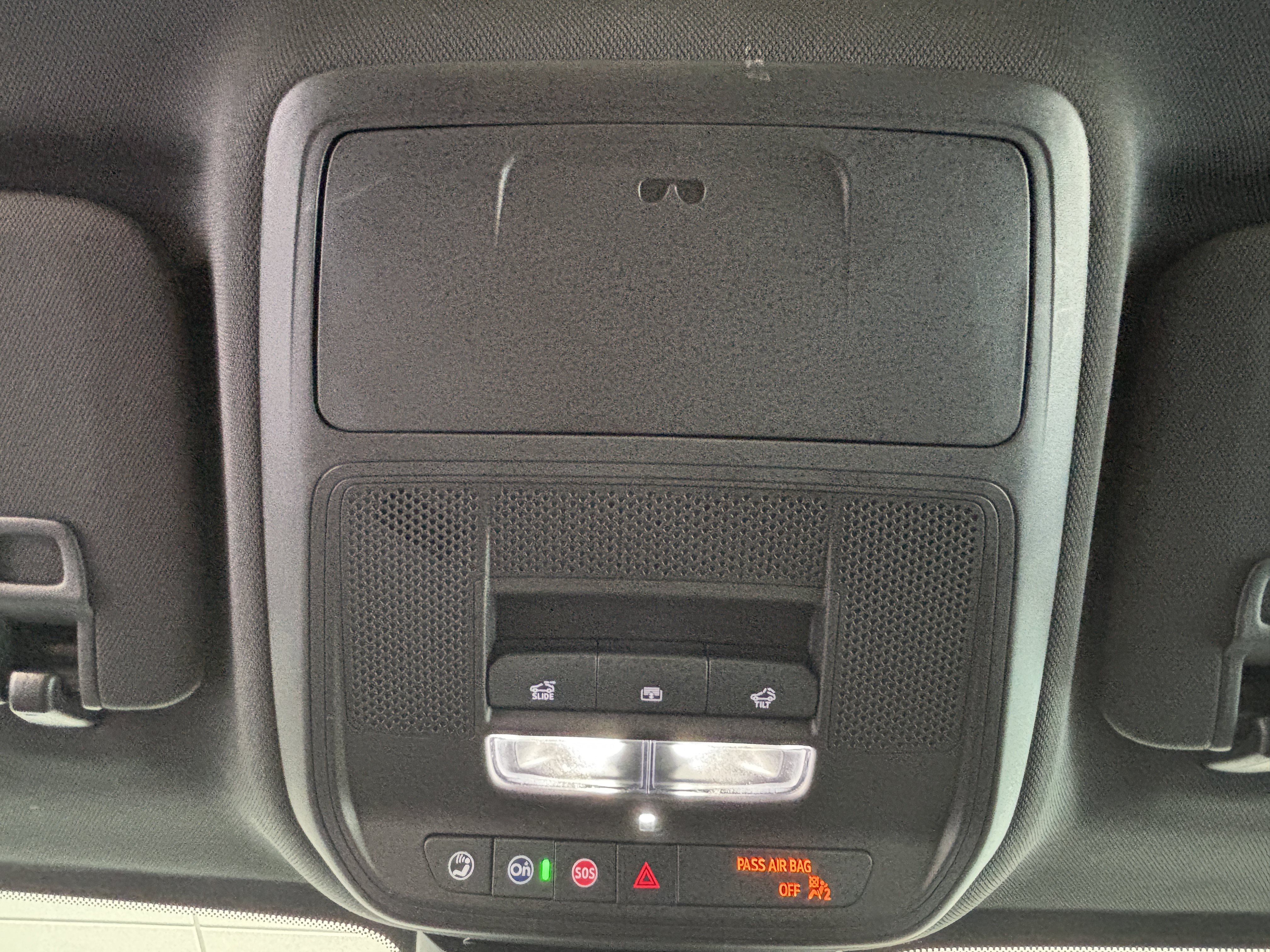 Used 2025 Chevrolet Equinox ACTIV w/ Safety and Technology Package AWD/4WD image 17