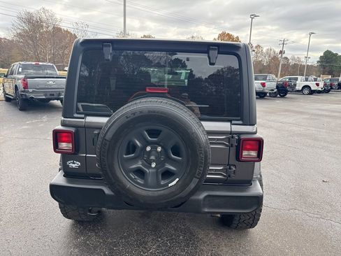 Used 2019 Jeep Wrangler Unlimited Sport image 4
