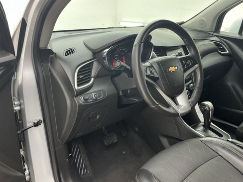 Used 2017 Chevrolet Trax LT w/ LT Convenience Package image 16