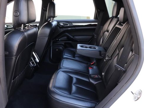 Used 2018 Porsche Cayenne Platinum Edition w/ Premium Package image 20