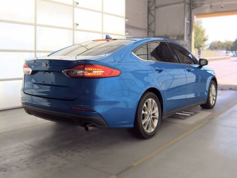 Used 2019 Ford Fusion SE FWD image 2