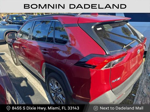 Used 2019 Toyota RAV4 XLE Premium image 3