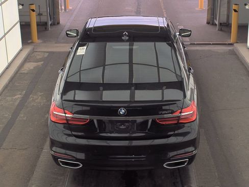 Used 2018 BMW 750i w/ Executive Package RWD image 5