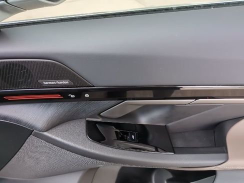 Used 2026 BMW 530i xDrive image 25