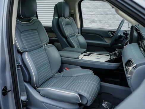 Used 2024 Lincoln Navigator Black Label image 25